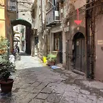 The Little House 6 - In The Heart Of Naples