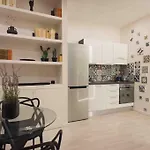 The Little House 6 - In The Heart Of Naples