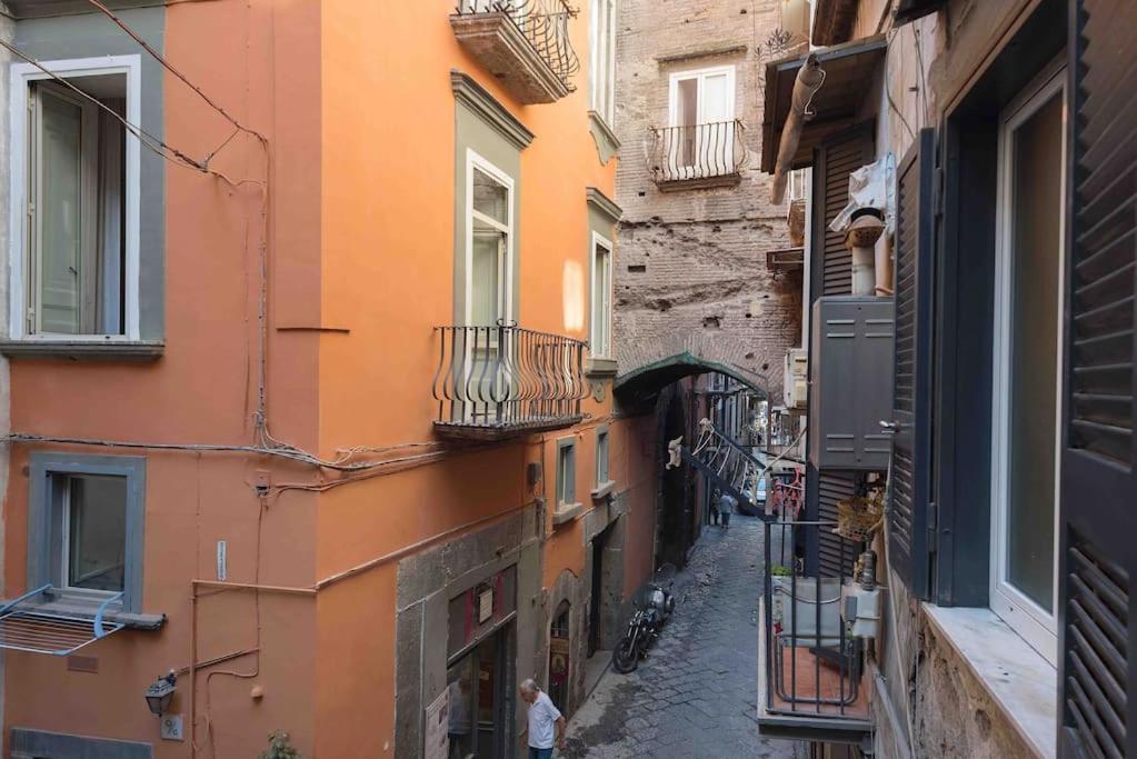 The Little House 6 - In The Heart Of Napoli